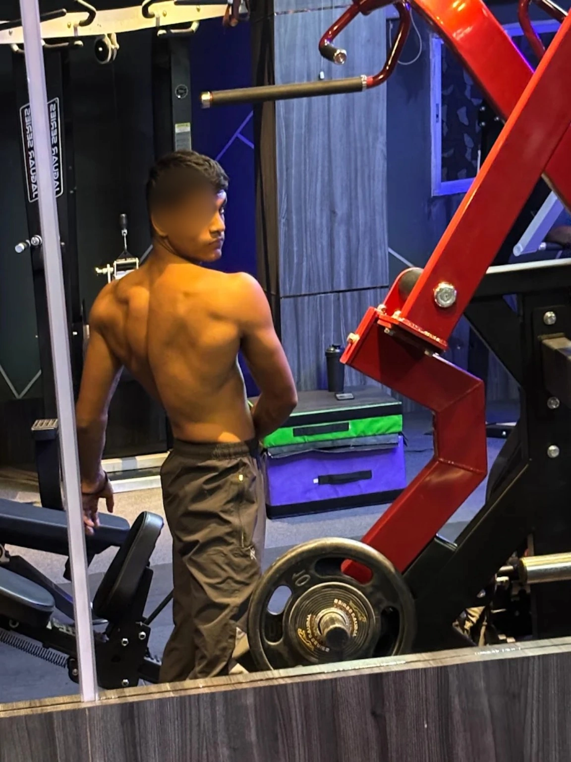 Physique training inside the gym